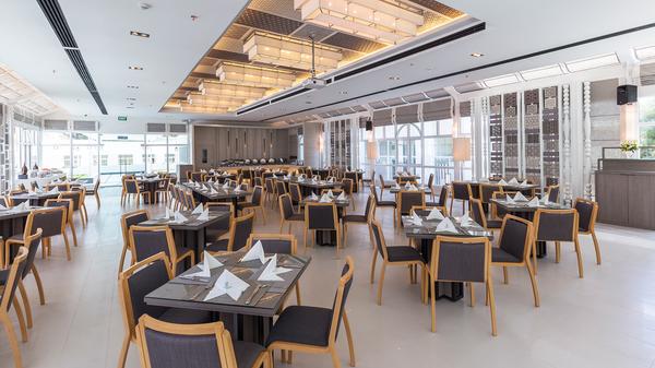 BANQUET ROOM