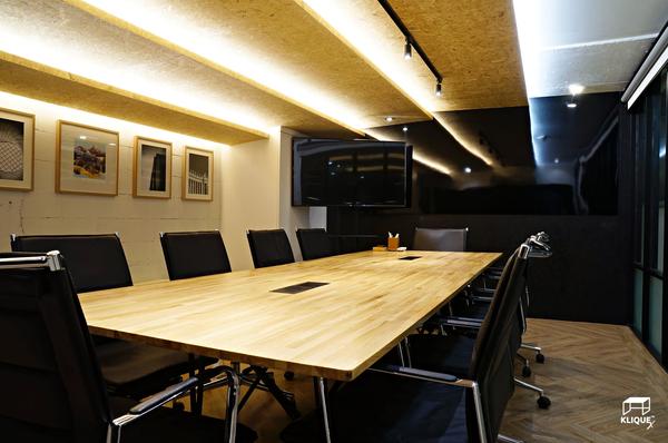 L Meeting Room