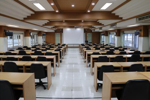 ห้องประชุมสโลป ขนาด 120 ที่นั่ง