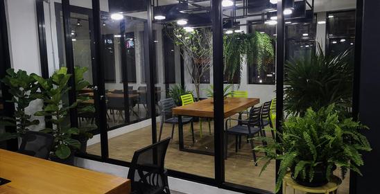 เล่นงานโคเวิร์กกิ้งสเปซ  Play+work co-working space