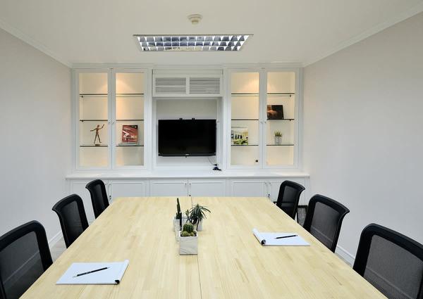 6 PAX MEETING ROOM