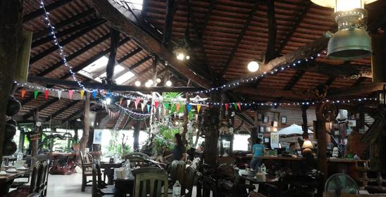 เรือนไม้แก่น cafe & restaurant