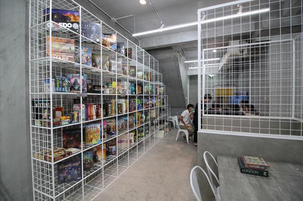 Bluffer board game cafe