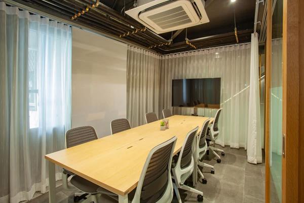 Meeting Room (M) 8 Pax 