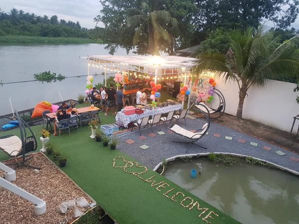 Tree of Love Riverside Cafe’ at Donwai