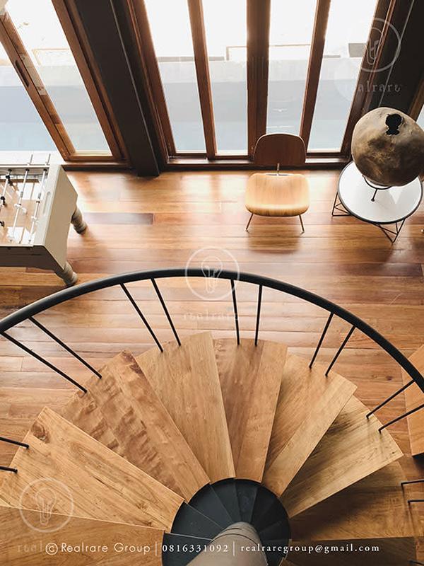 Studio Spiral Staircase with Swimming pool