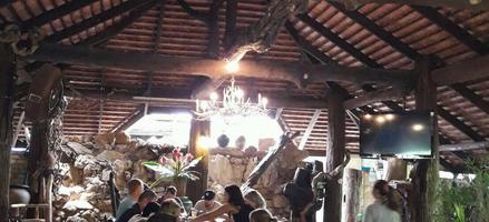 เรือนไม้แก่น cafe & restaurant