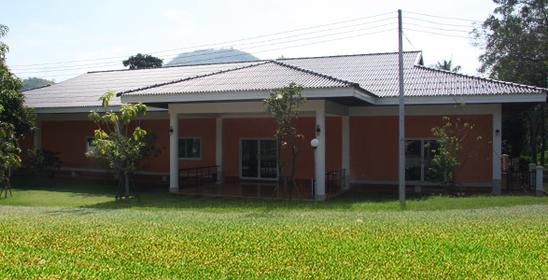 A and B Resort Phetburi