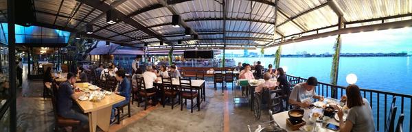 Riverside Outdoor 40-Seat