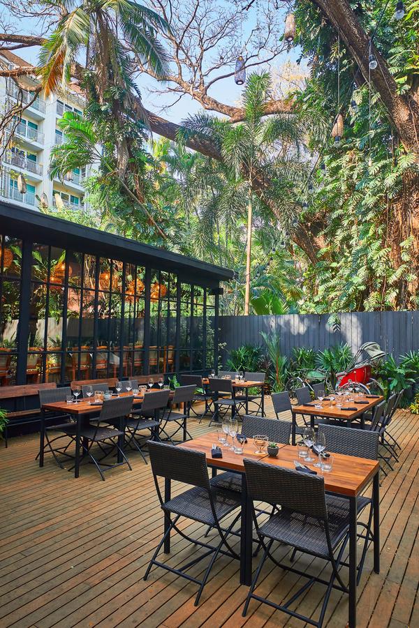 Cocktail bar & Terrace (คอกเทล บาร์ และ พื้นที่ส่วนกลางนอกอาคาร)