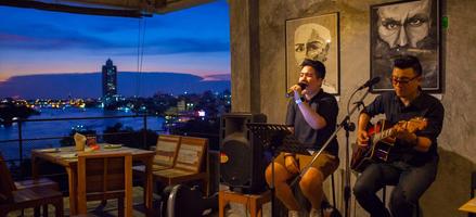 River Vibe Restaurant and Bar